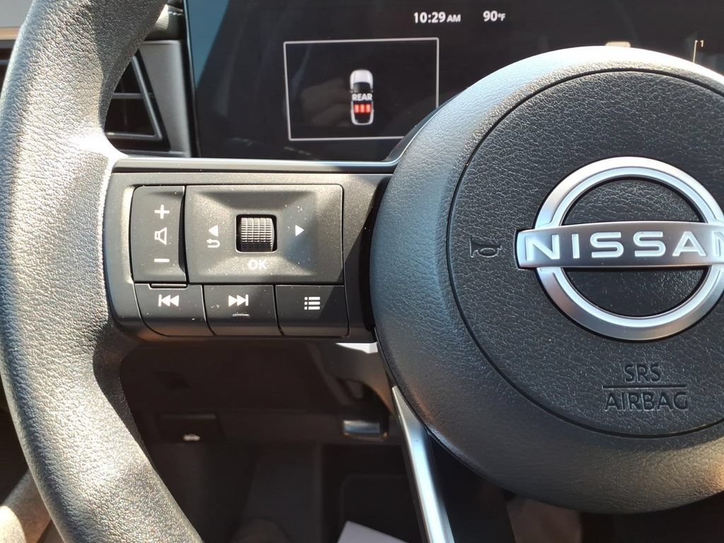 Used 2025 Nissan Kicks SV AWD/4WD image 18
