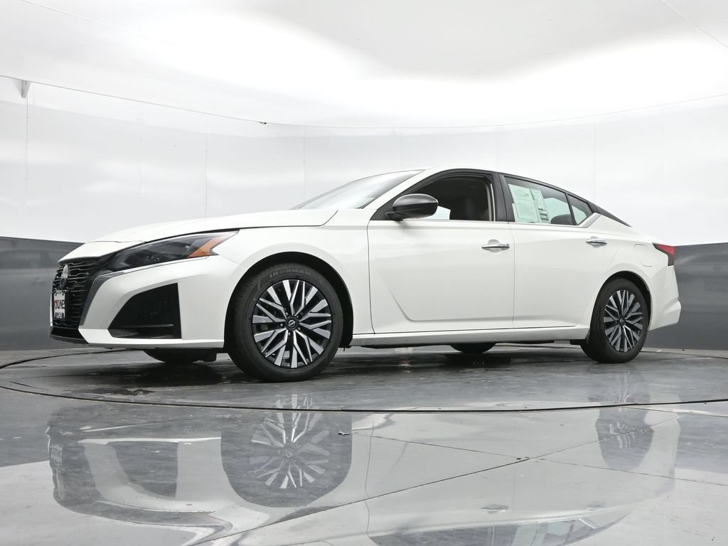 Used 2024 Nissan Altima 2.5 SV FWD image 43