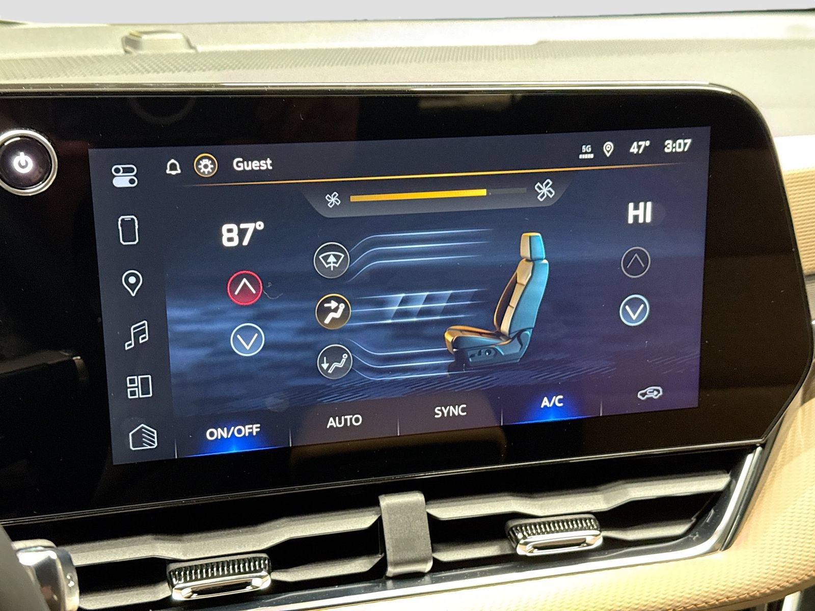 New 2026 Chevrolet Equinox ACTIV w/ Safety and Technology Package AWD/4WD image 20