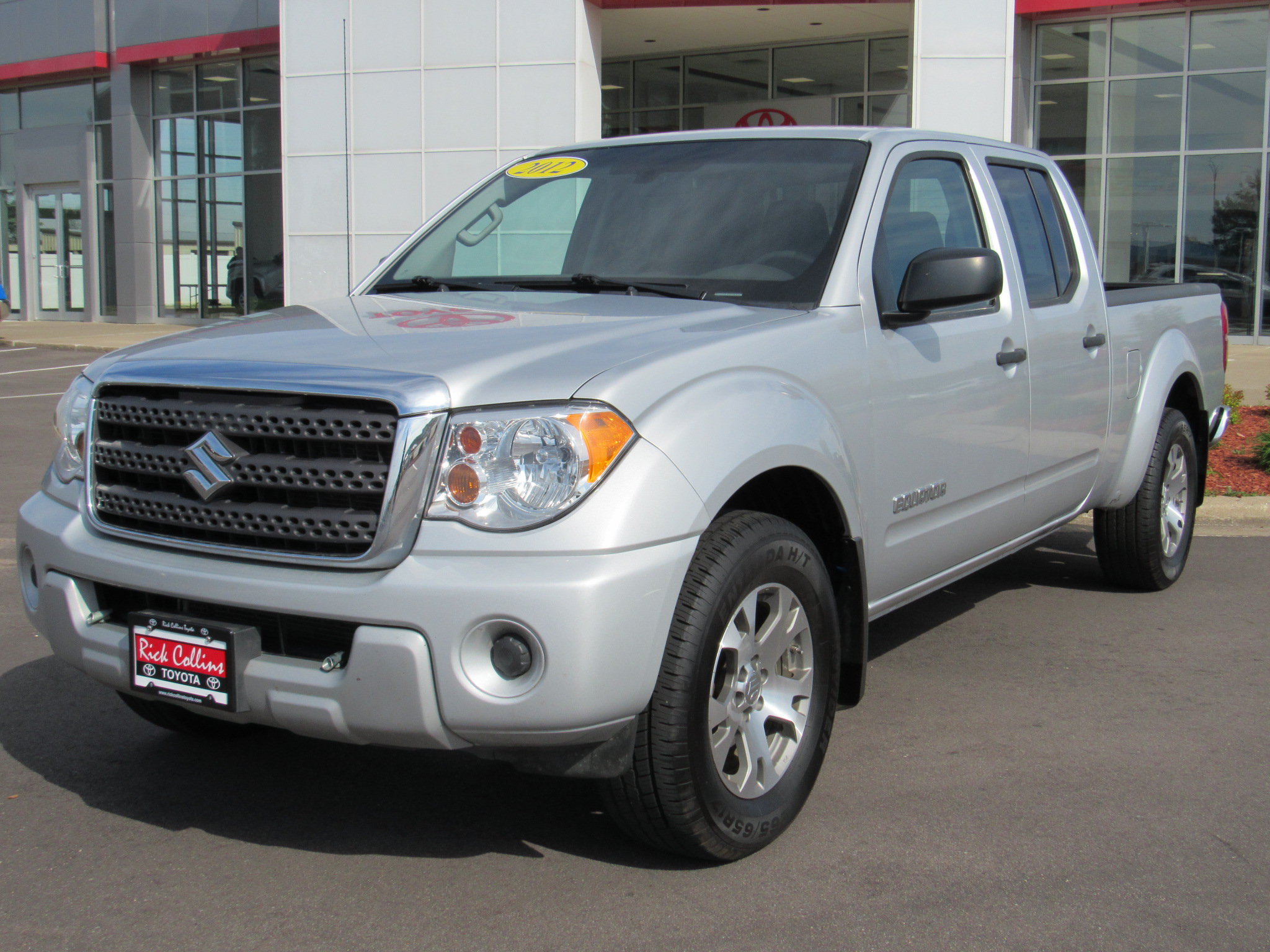 Used 2012 Suzuki Equator Sport AWD/4WD image 2
