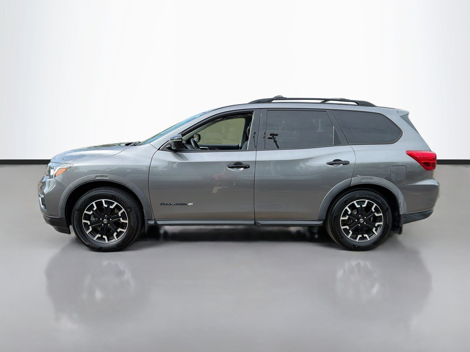 Used 2019 Nissan Pathfinder SL FWD image 11