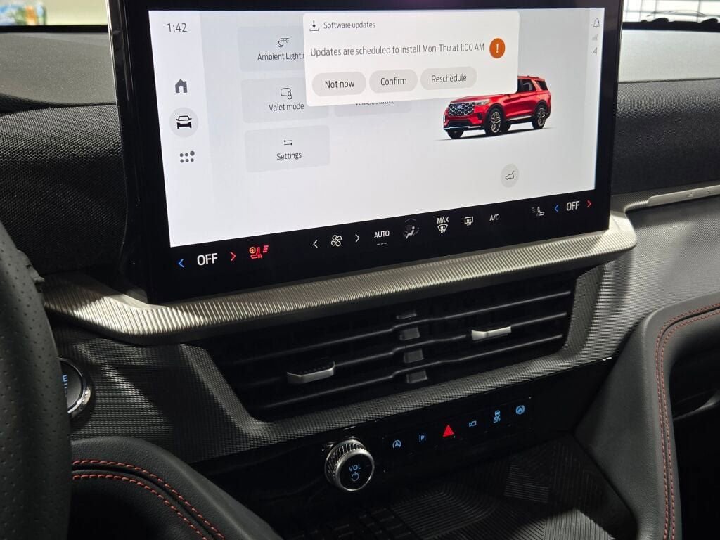 Used 2025 Ford Explorer ST-Line w/ Premium Package image 33