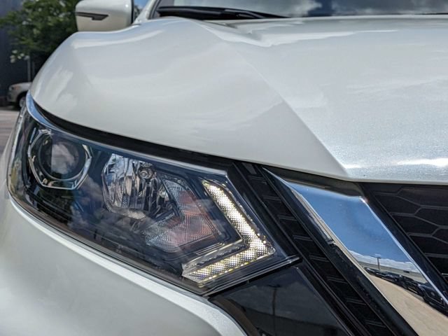Used 2022 Nissan Rogue Sport SL FWD image 11