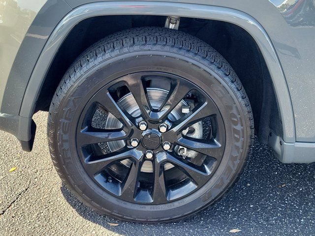 Used 2022 Jeep Grand Cherokee Laredo X RWD image 33