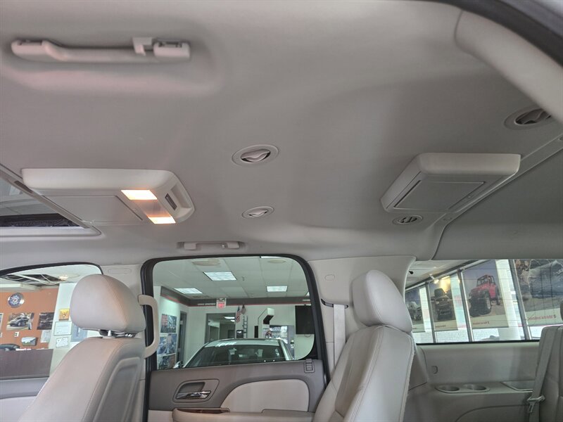 Used 2012 GMC Yukon XL SLT RWD image 15