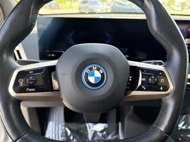 Used 2023 BMW iX xDrive50 w/ Sport Package AWD/4WD image 30