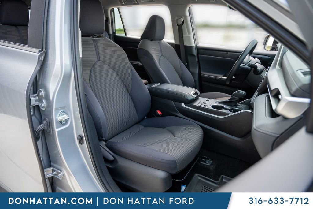 Used 2023 Toyota Highlander L FWD image 24