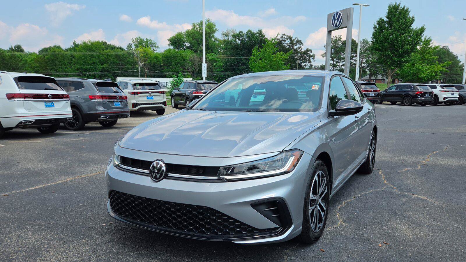 Certified 2025 Volkswagen Jetta Sport FWD image 9