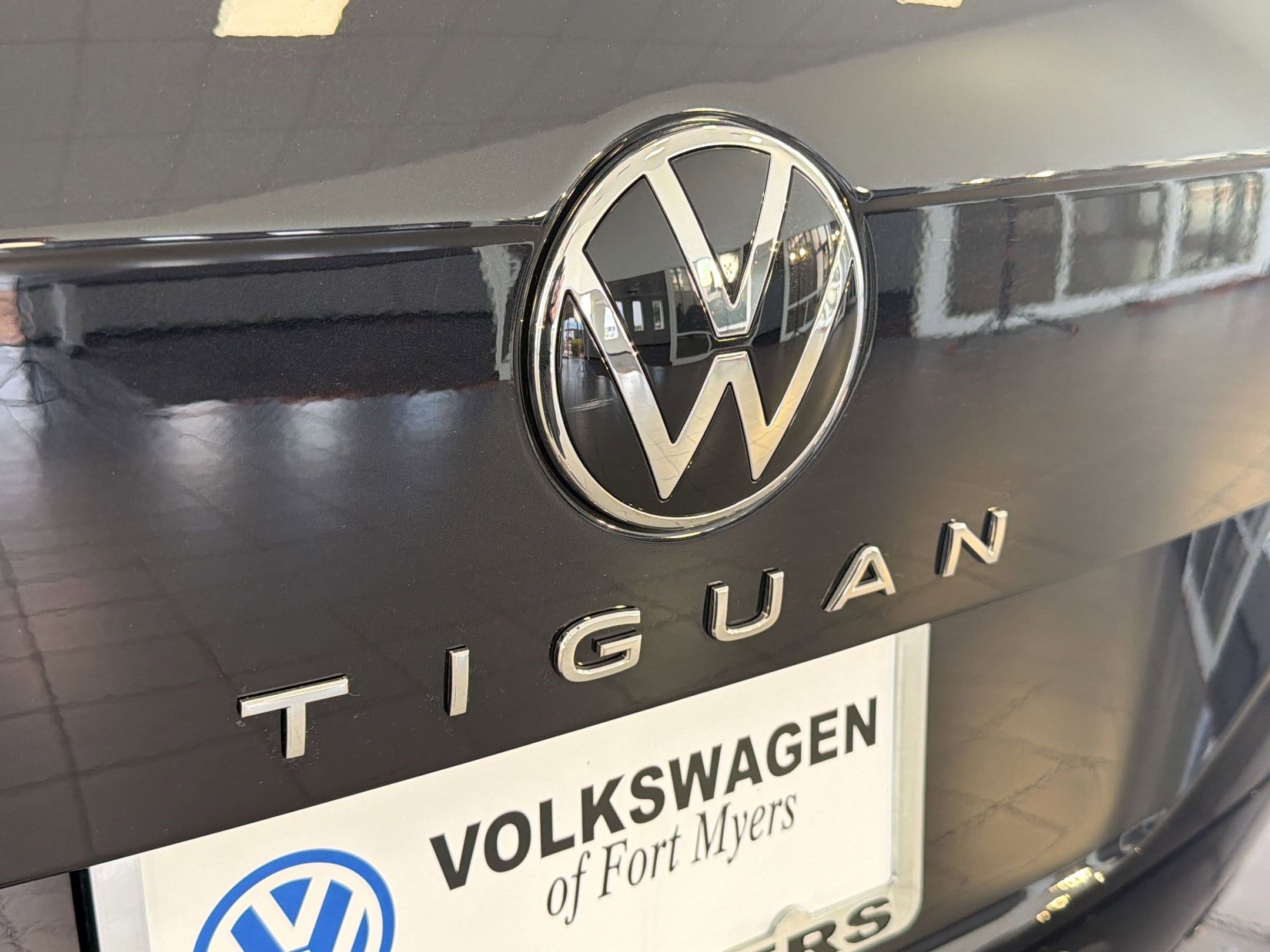 Certified 2024 Volkswagen Tiguan SE image 33