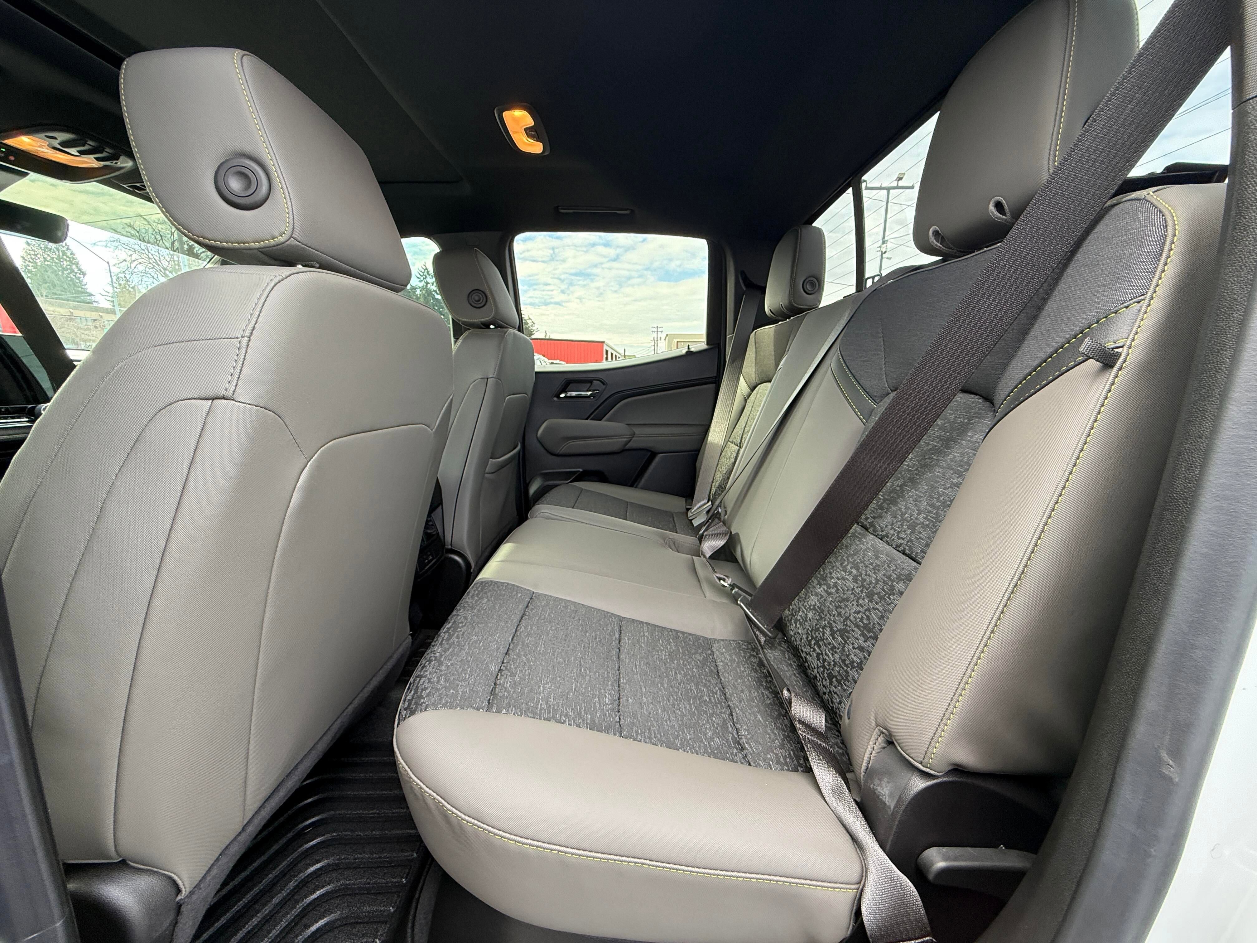 Used 2024 Chevrolet Colorado ZR2 w/ Technology Package image 10