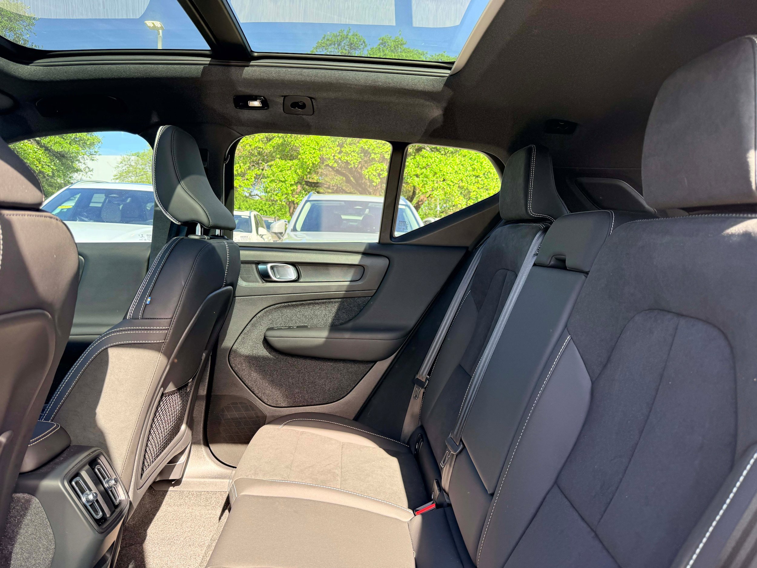 Certified 2023 Volvo XC40 Recharge Plus AWD/4WD image 14