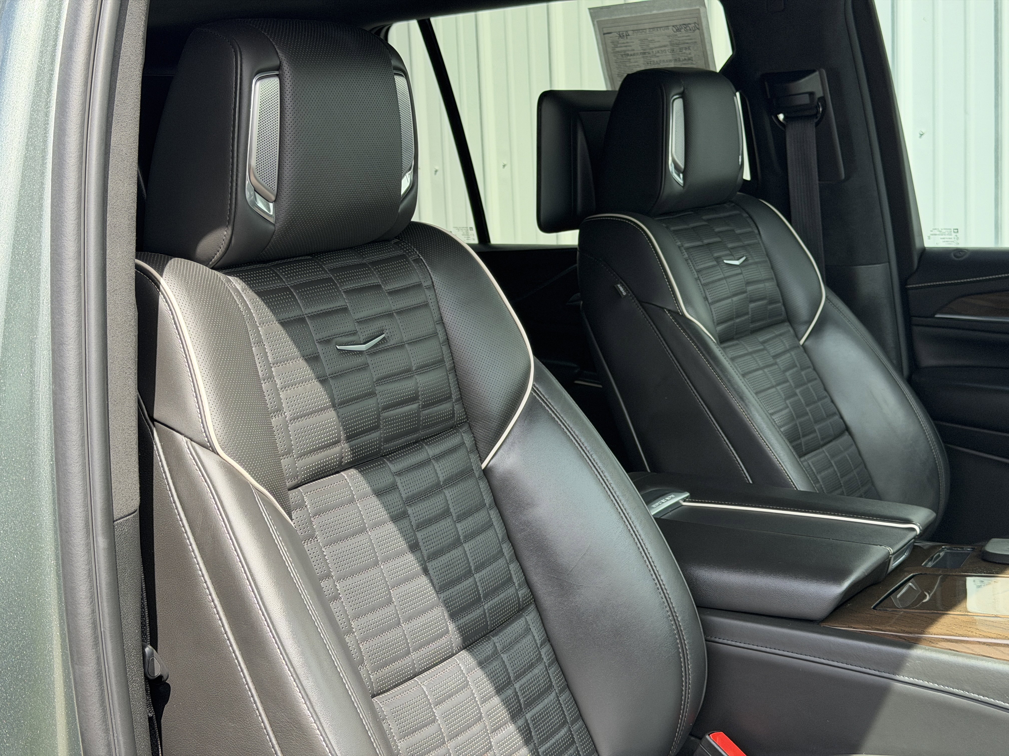 Used 2024 Cadillac Escalade Sport Platinum w/ LPO, ONYX Package AWD/4WD image 24