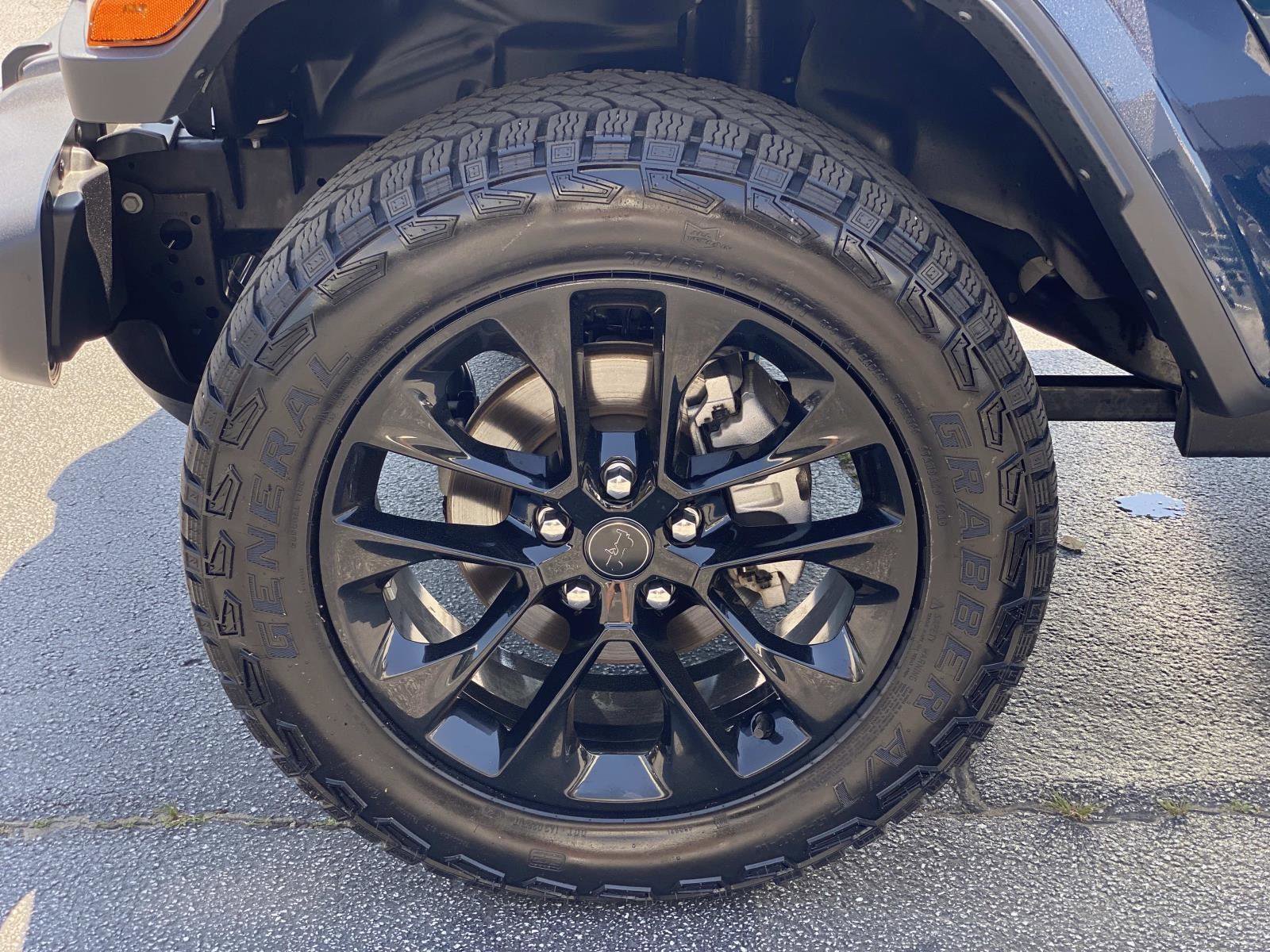 Used 2025 Jeep Gladiator Sport AWD/4WD image 11