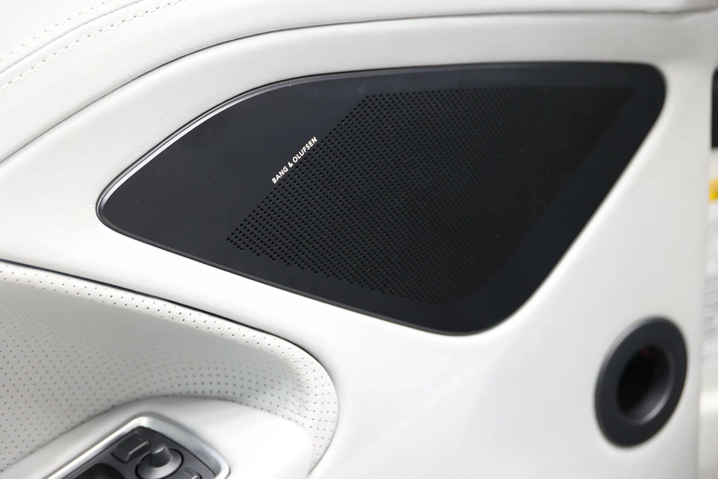 Used 2014 Aston Martin Vanquish Volante RWD image 13