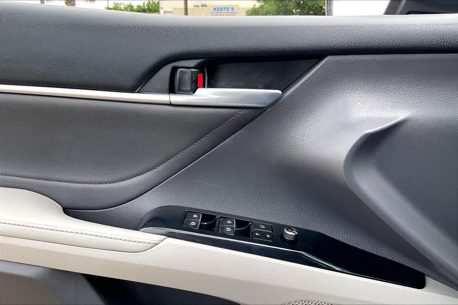Used 2018 Toyota Camry XLE FWD image 34