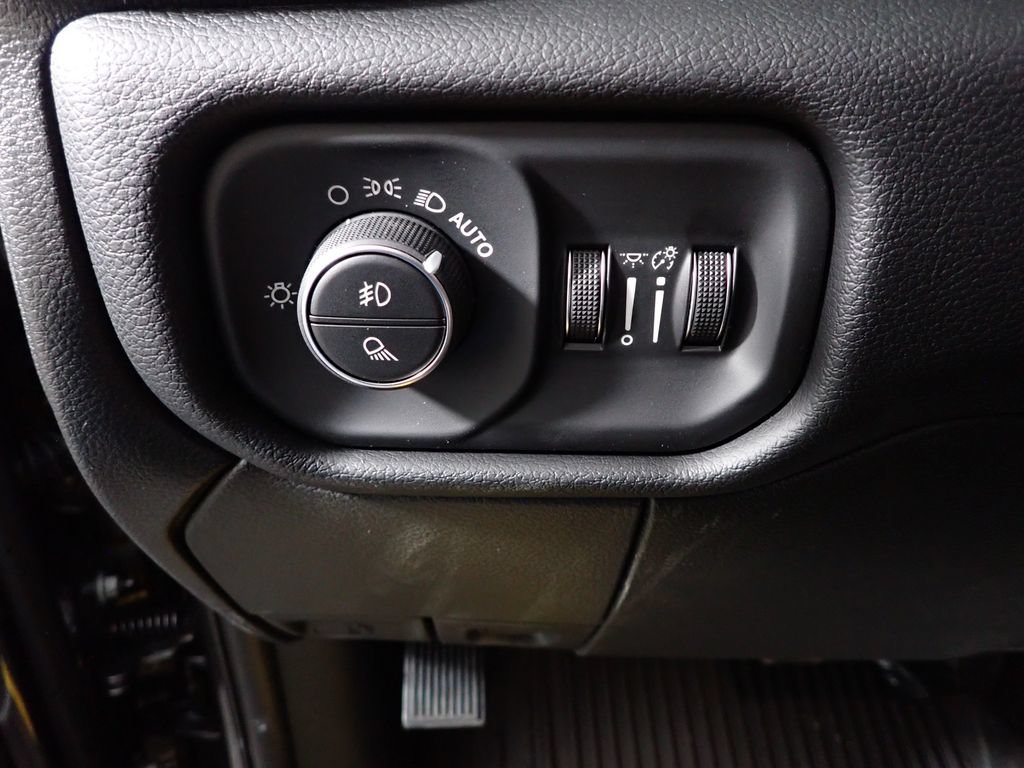 New 2026 RAM 2500 Laramie w/ Night Edition AWD/4WD image 25