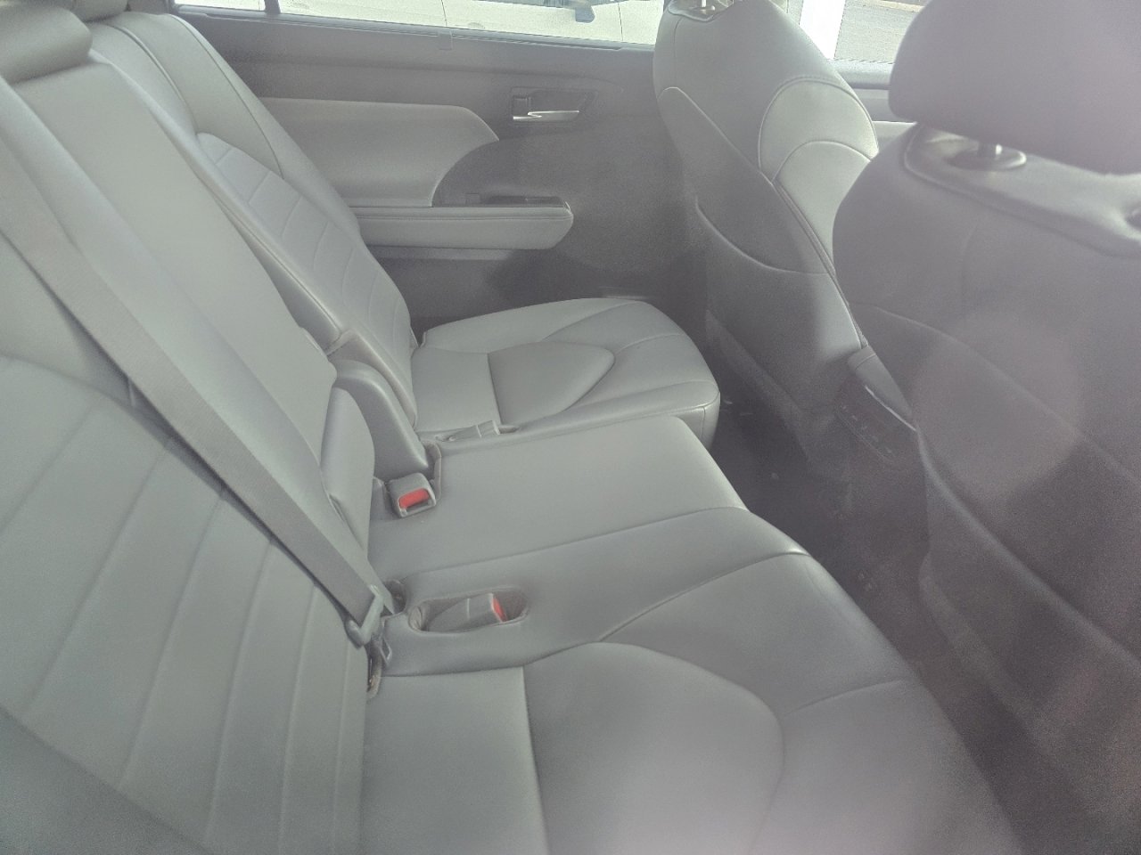 Used 2021 Toyota Highlander XLE image 9