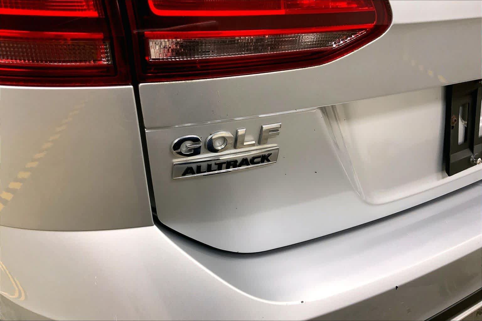 Used 2017 Volkswagen Golf Alltrack SE AWD/4WD image 10