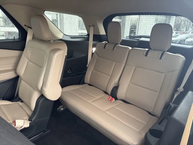 Used 2021 Ford Explorer XLT w/ Equipment Group 202A AWD/4WD image 21