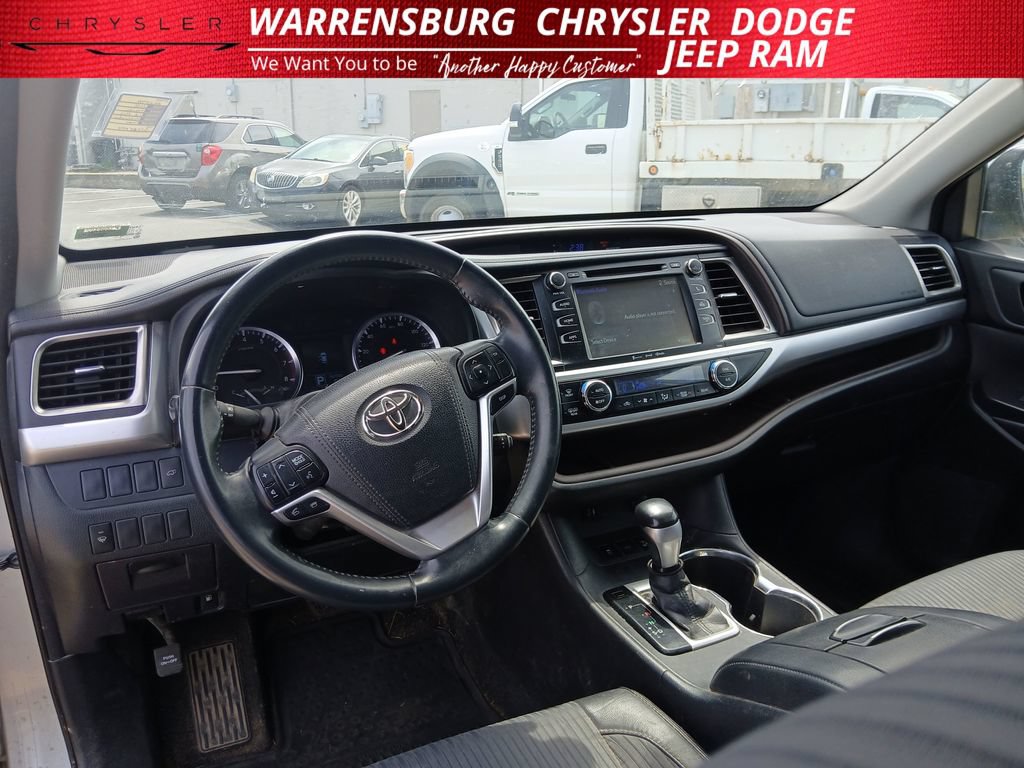Used 2016 Toyota Highlander Plus AWD/4WD image 12