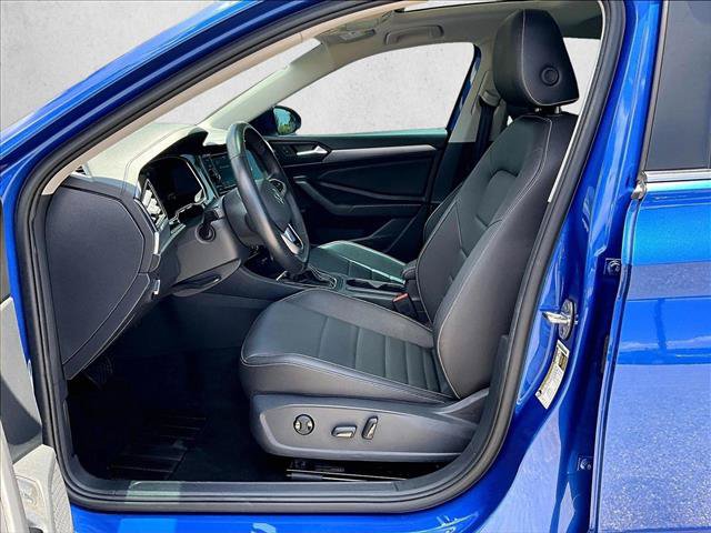 Used 2024 Volkswagen Jetta SE w/ Panoramic Sunroof Package FWD image 24