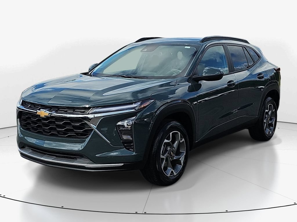 Used 2025 Chevrolet Trax LT FWD image 11