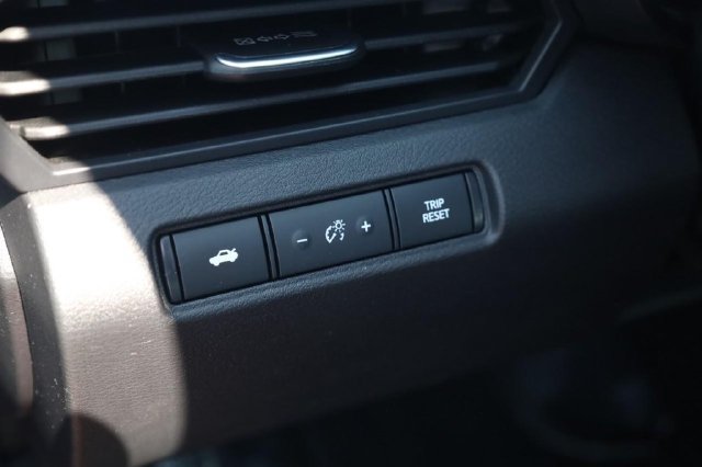 Used 2024 Nissan Altima 2.5 SV FWD image 12