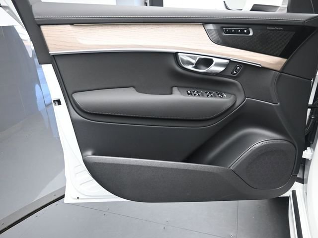 New 2026 Volvo XC90 T8 Plus w/ Protection Package Premier image 20
