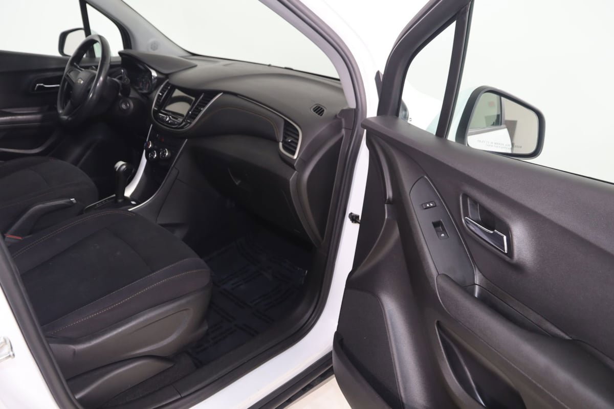 Used 2019 Chevrolet Trax LS AWD/4WD image 18
