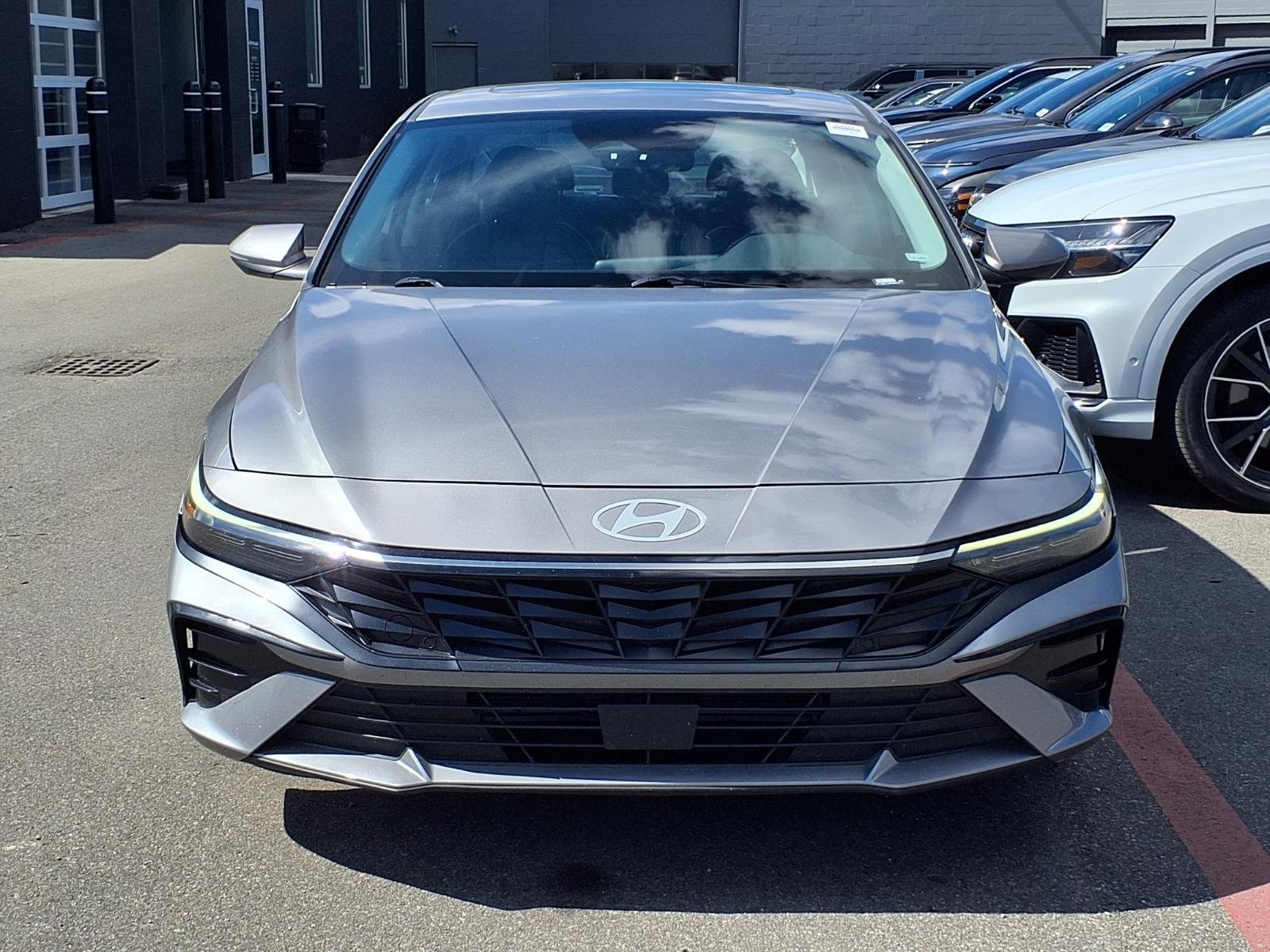Used 2025 Hyundai Elantra Limited FWD image 25