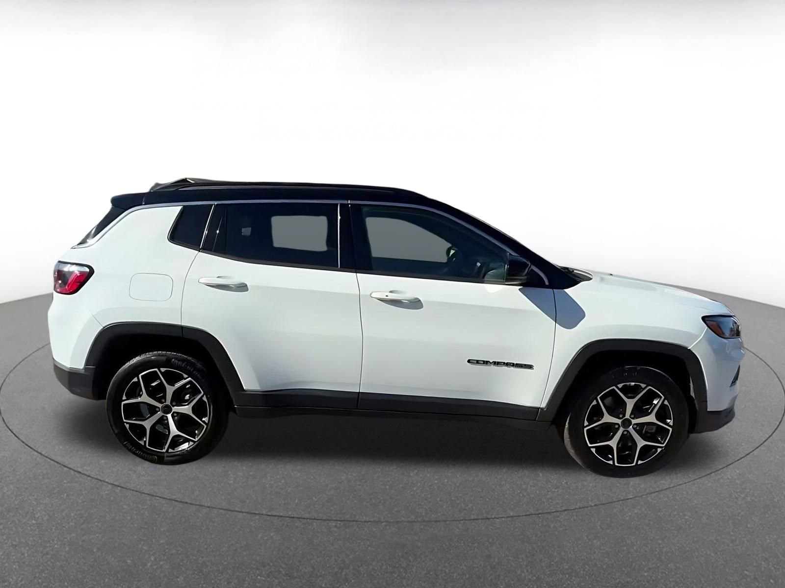 Used 2025 Jeep Compass Limited image 16