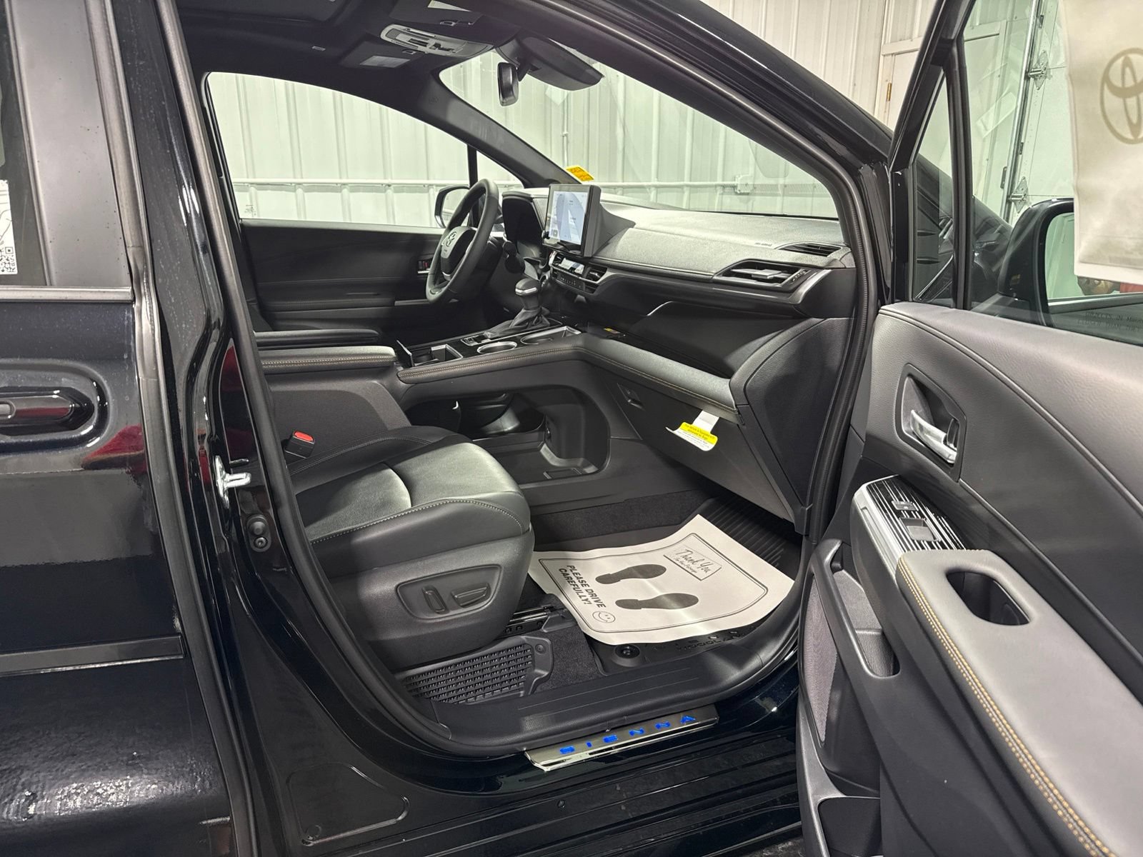 New 2026 Toyota Sienna XLE Woodland Edition AWD/4WD image 10
