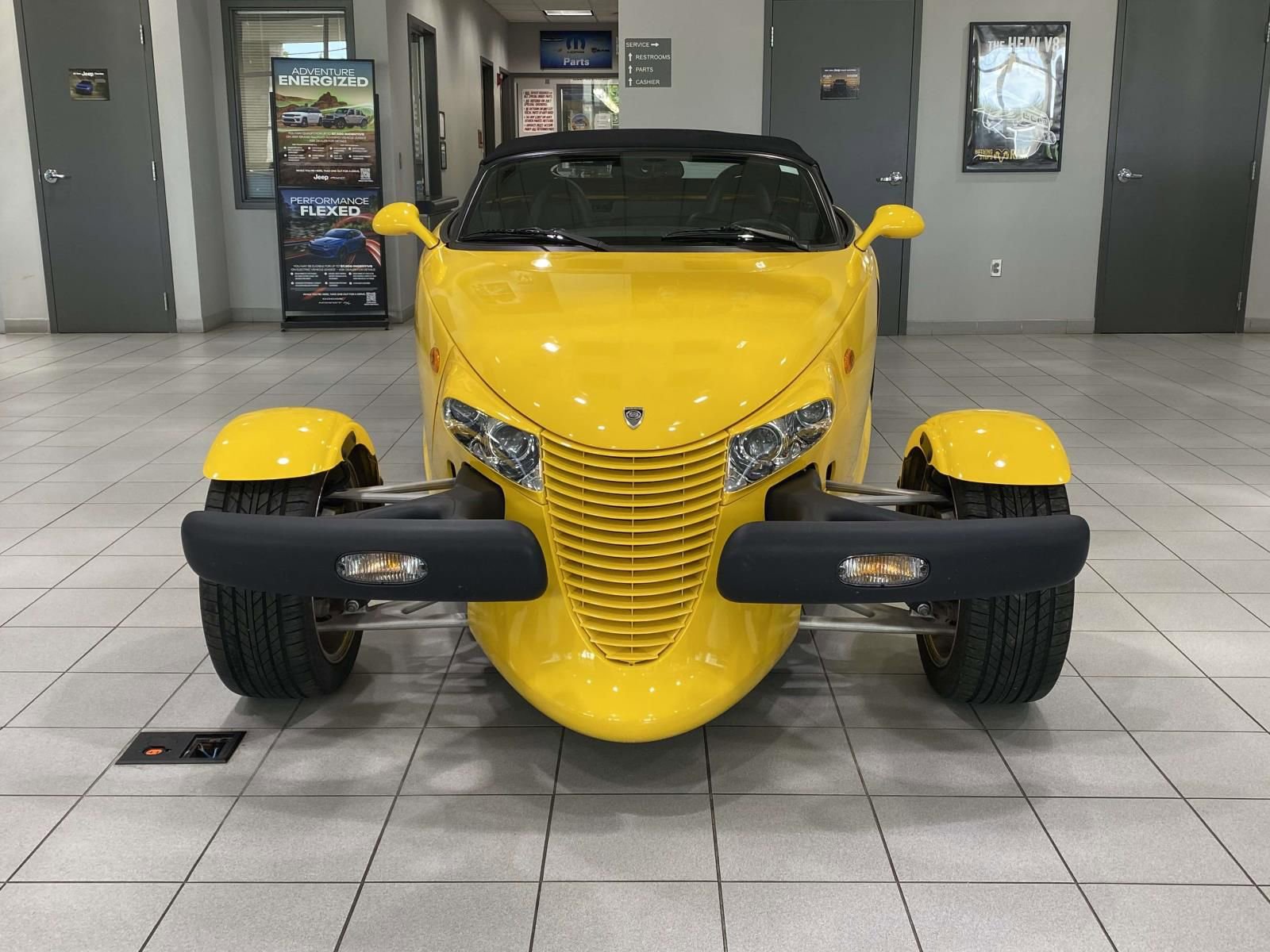 Used 2002 Chrysler Prowler RWD video 2