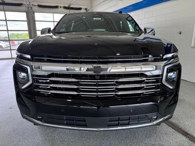 New 2026 Chevrolet Suburban Premier w/ Sun And Tow Package AWD/4WD image 3