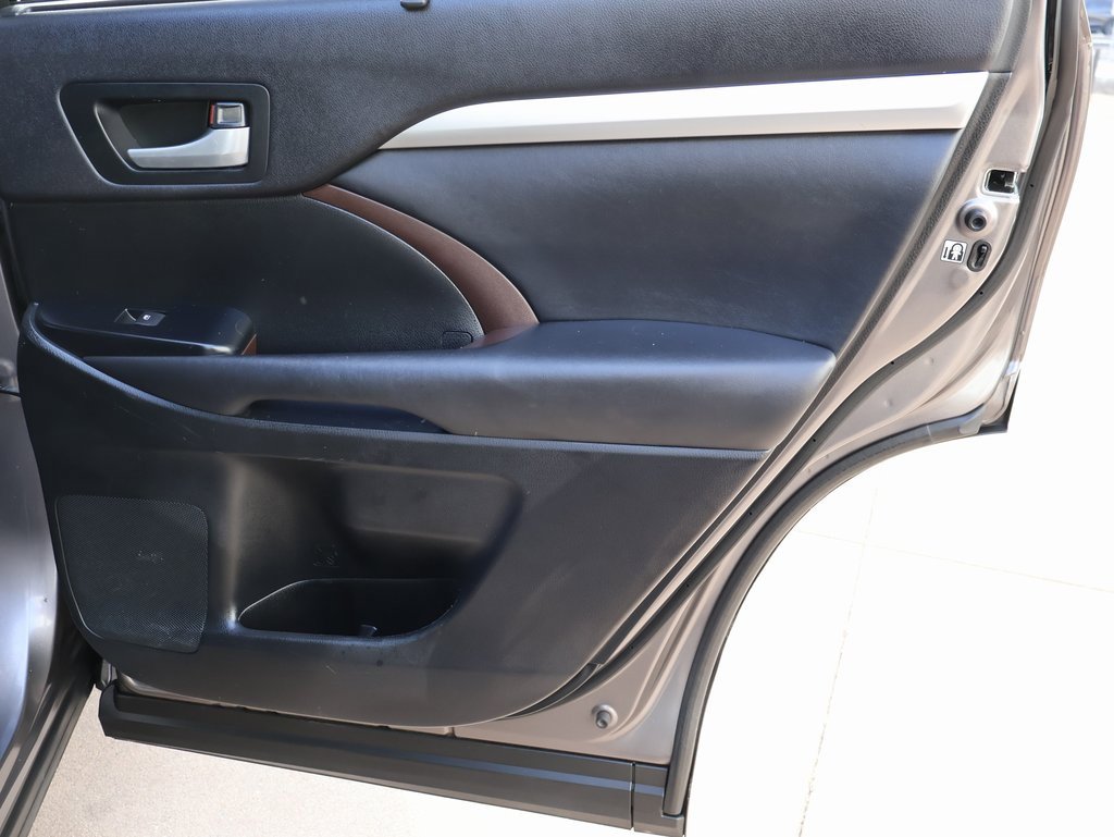 Used 2015 Toyota Highlander XLE image 13