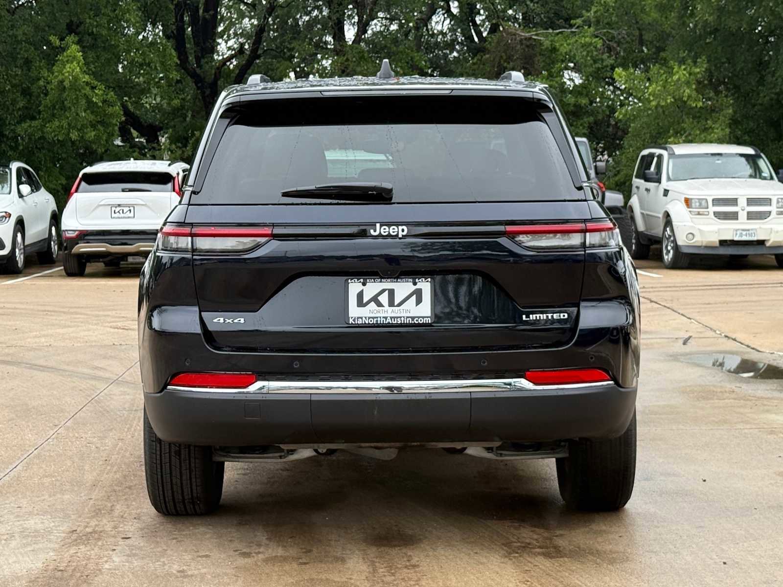 Used 2024 Jeep Grand Cherokee Limited AWD/4WD image 6