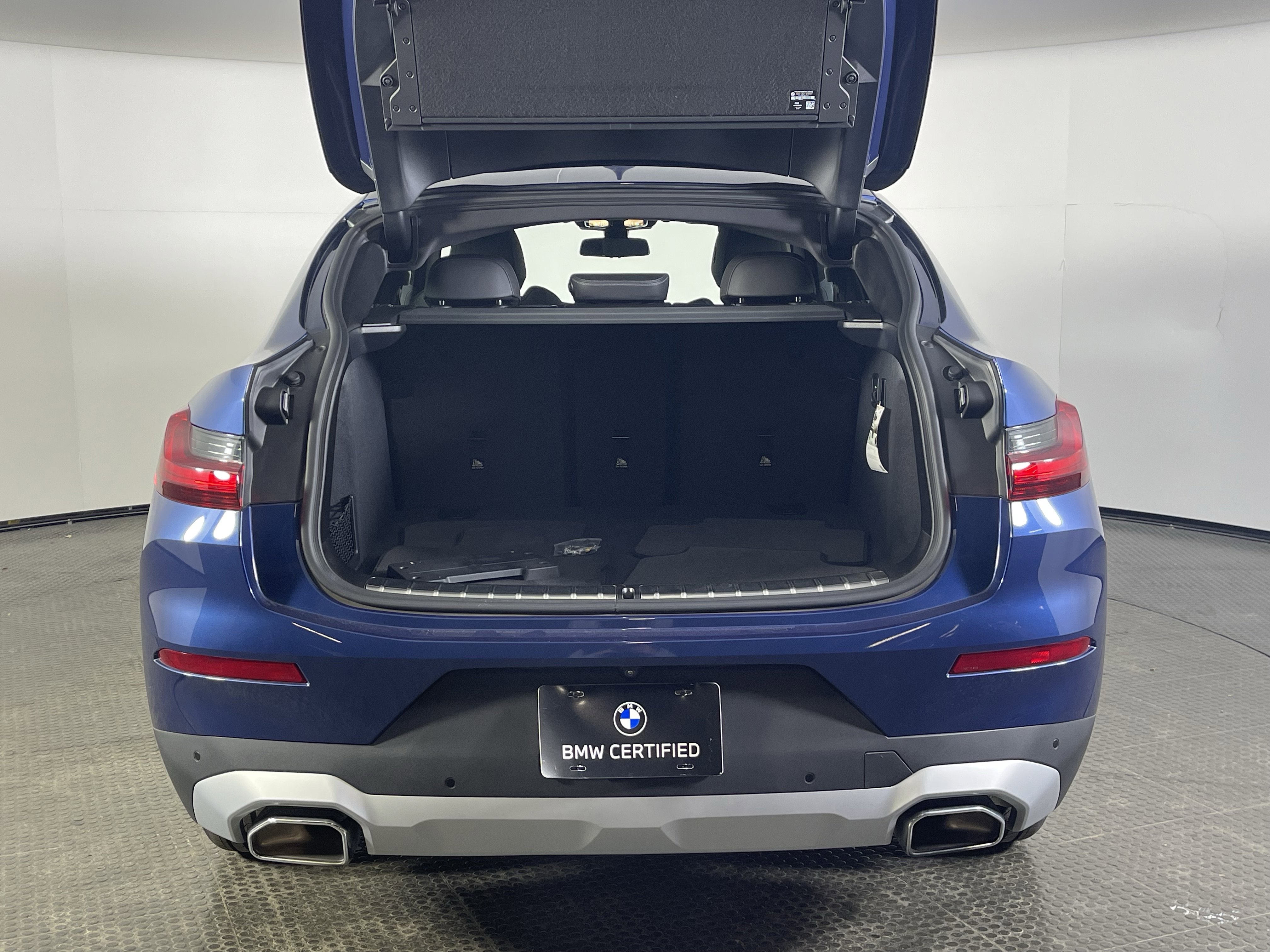Certified 2025 BMW X4 xDrive30i image 8
