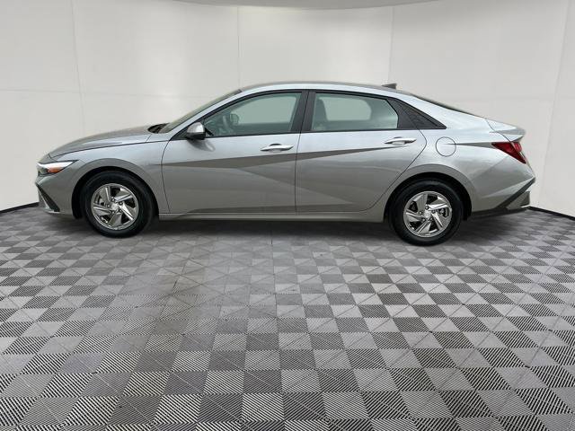 Certified 2024 Hyundai Elantra SE FWD image 13