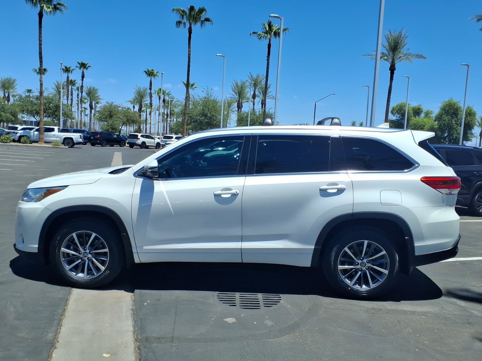 Used 2018 Toyota Highlander XLE AWD/4WD image 7