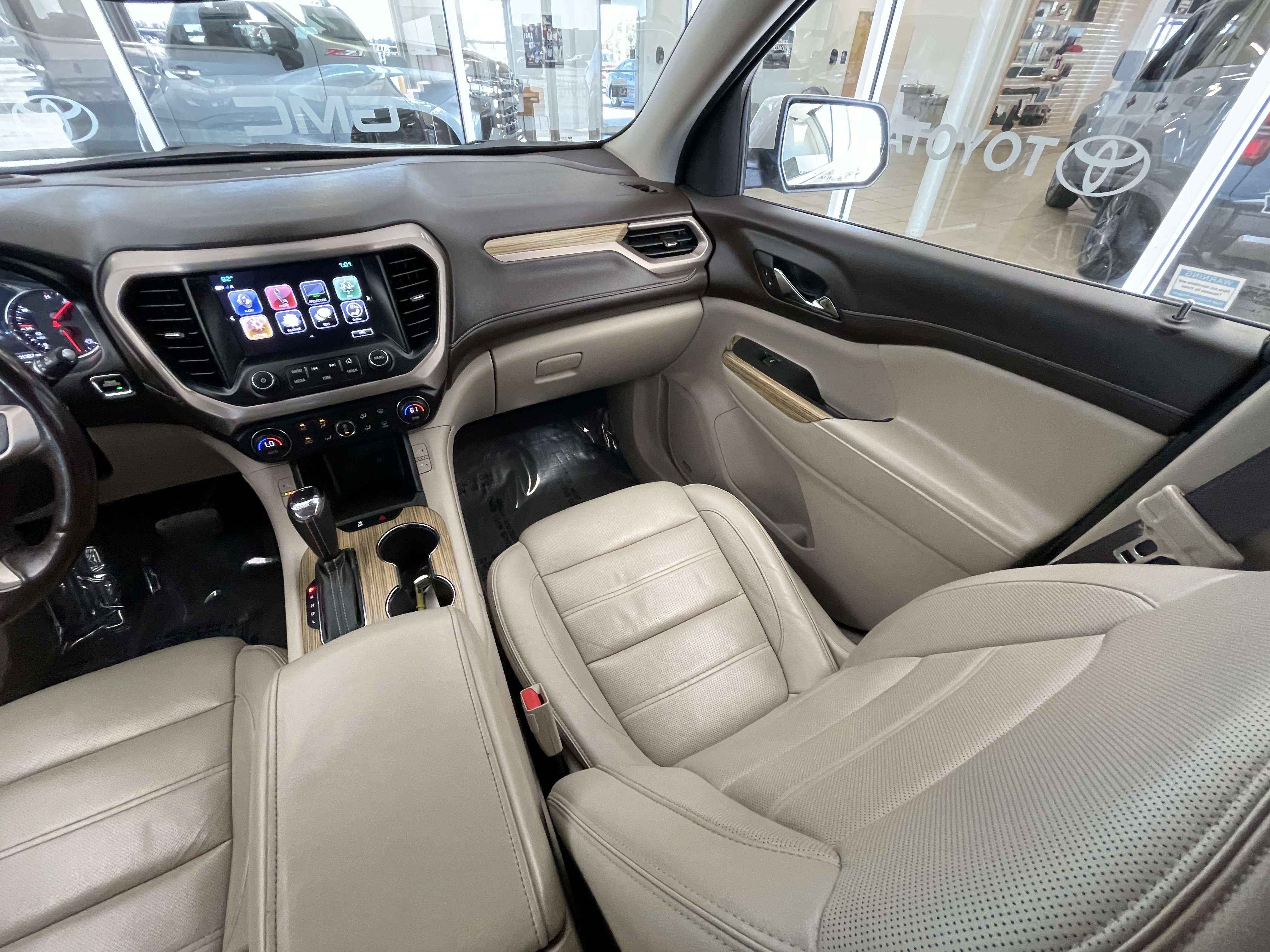 Used 2019 GMC Acadia Denali w/ Technology Package FWD image 33