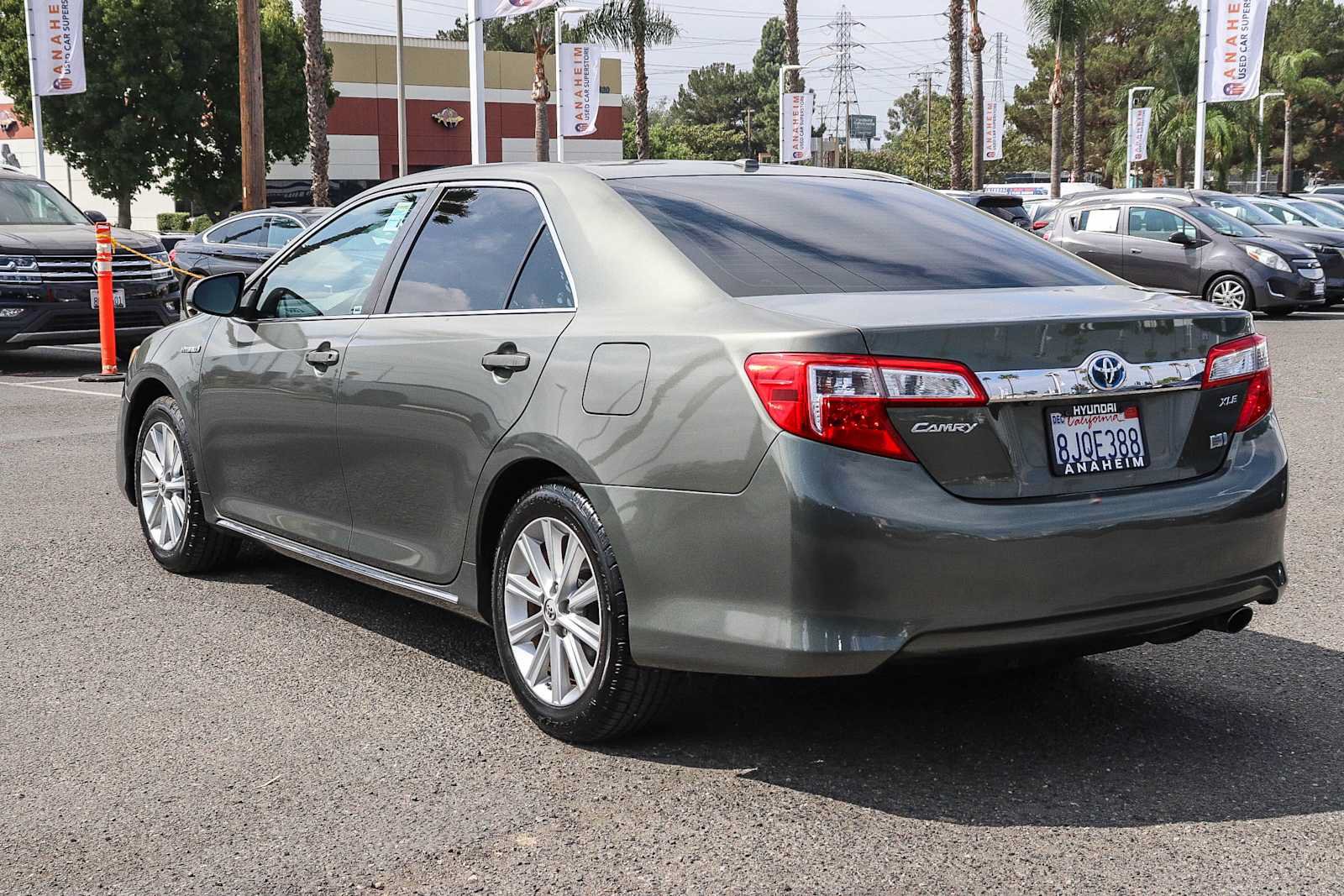 Used 2014 Toyota Camry XLE w/ Leather Package FWD image 9