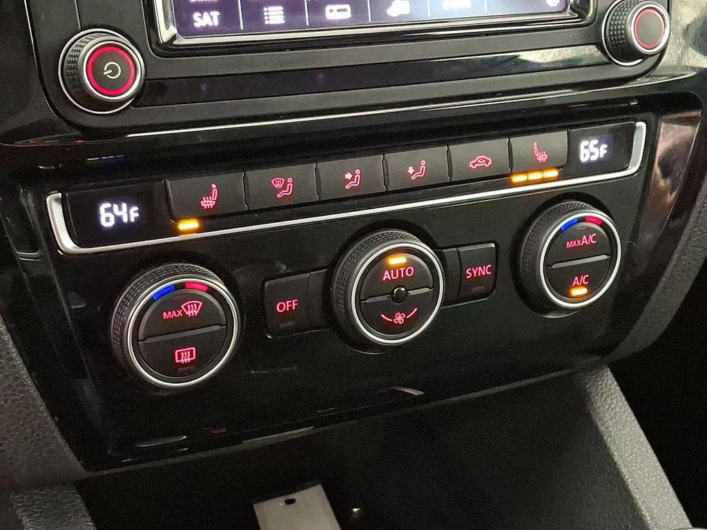 Used 2017 Volkswagen Jetta GLI FWD image 18