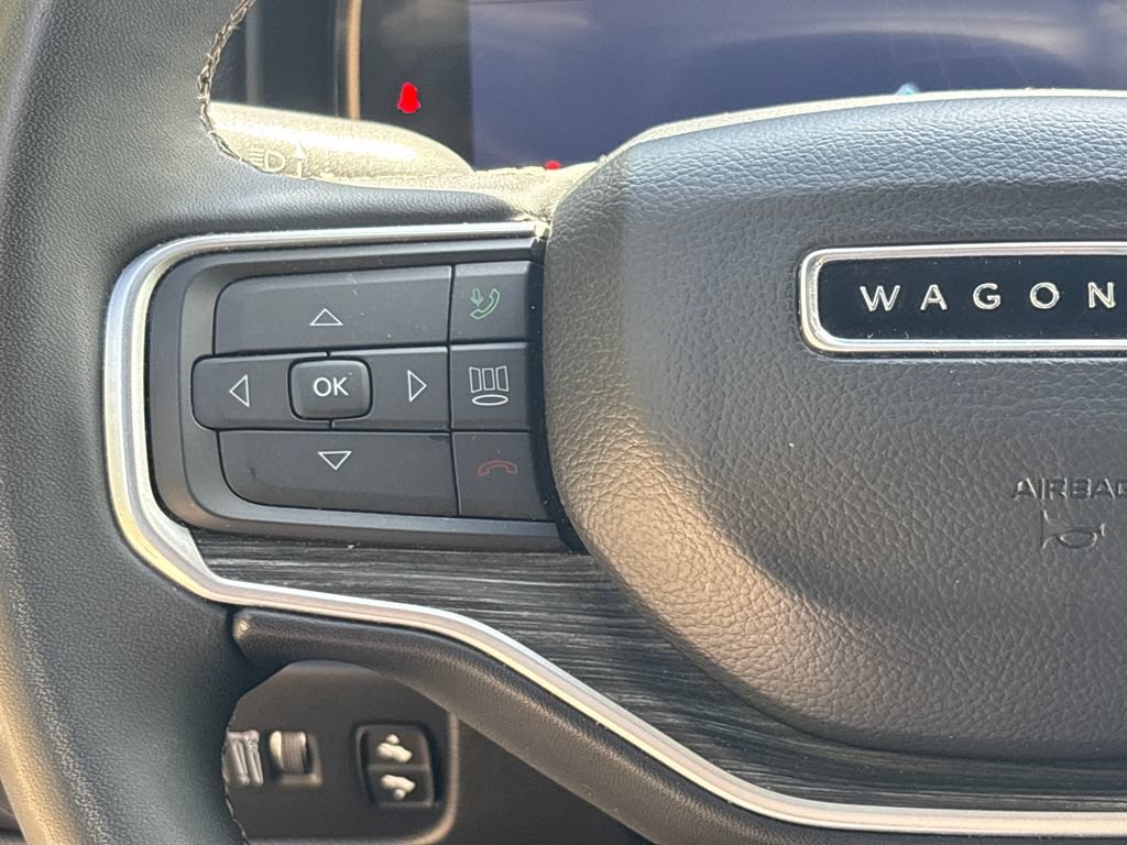 Used 2024 Jeep Wagoneer L Series II w/ Flexible Seating Group RWD image 16