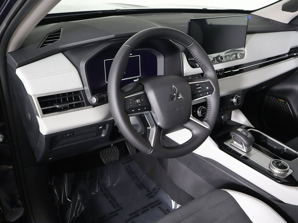 New 2025 Mitsubishi Outlander SE image 30