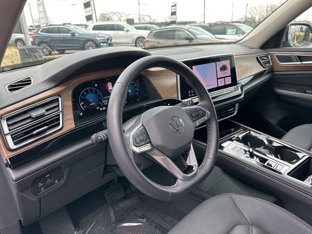 Used 2024 Volkswagen Atlas SE AWD/4WD image 44