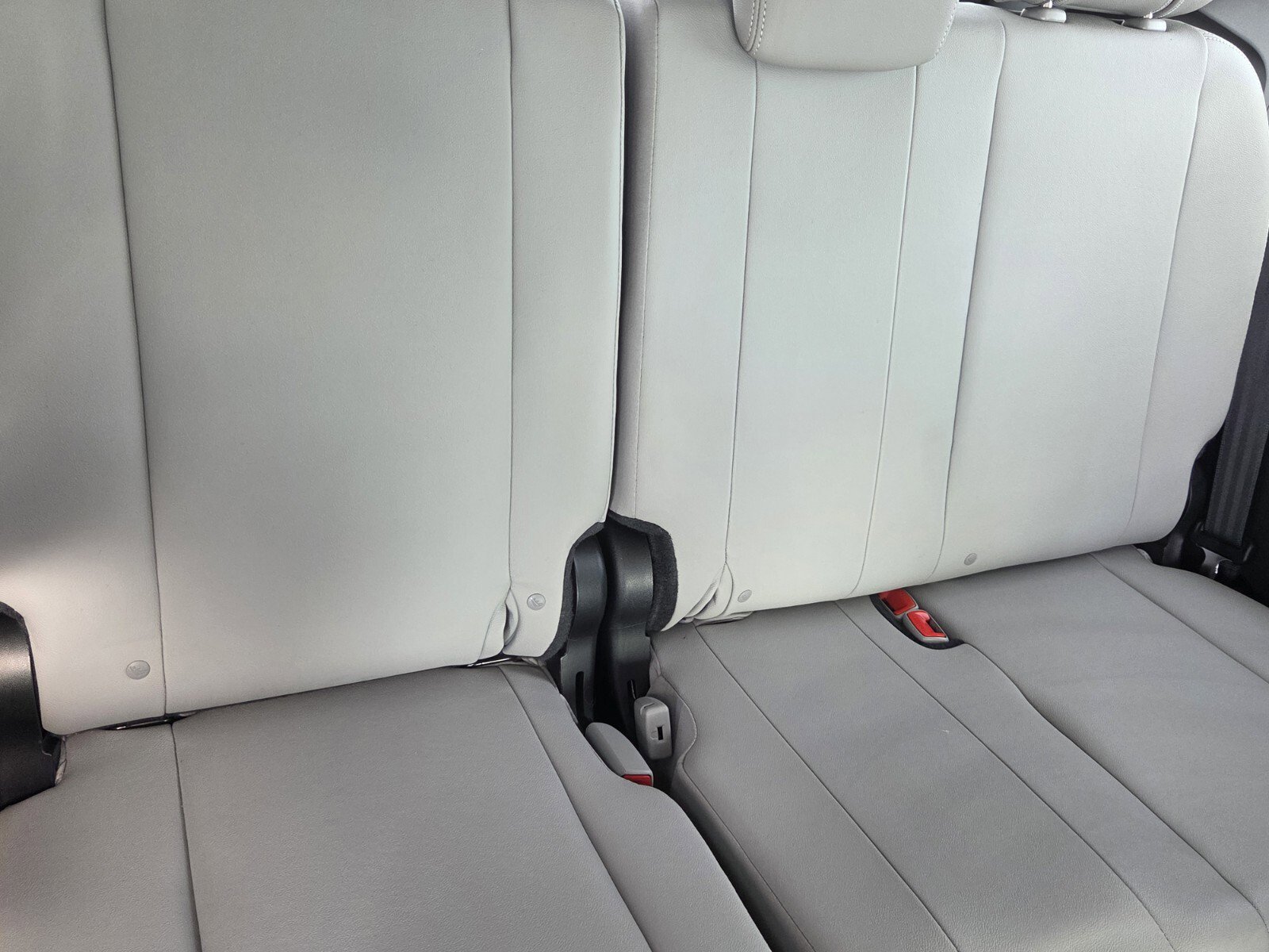 Used 2015 Toyota Sienna Limited image 12