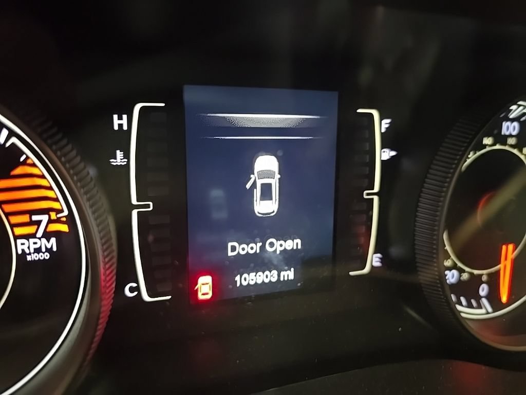 Used 2016 Jeep Cherokee Latitude w/ Cold Weather Group AWD/4WD image 6