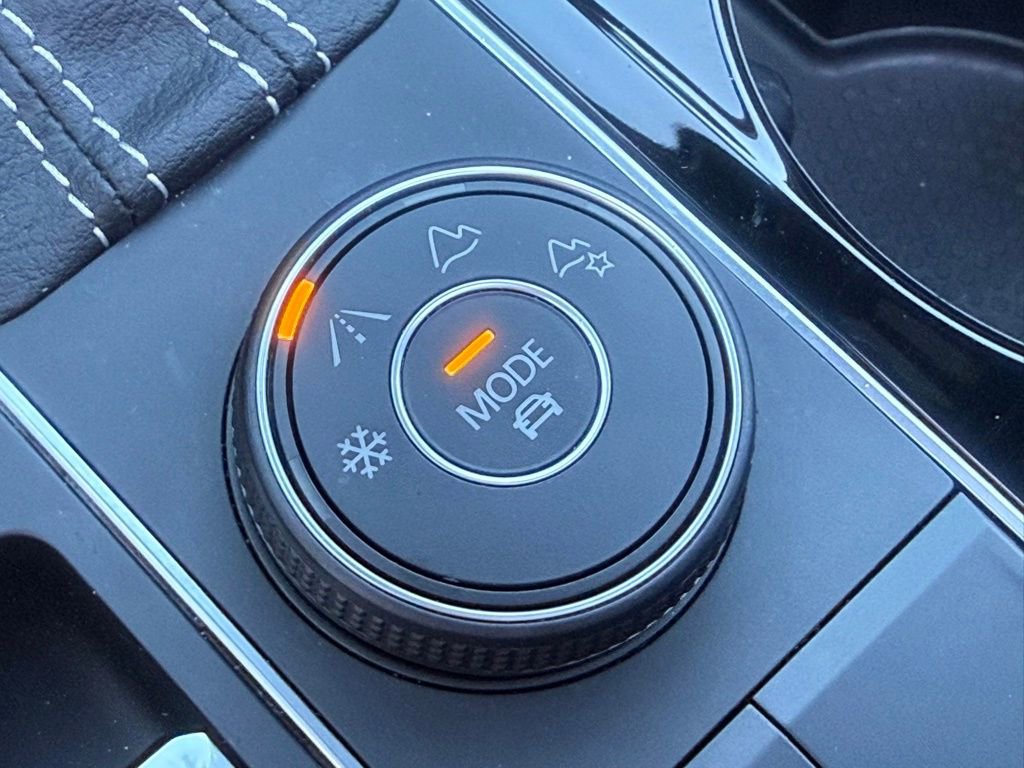 Used 2022 Volkswagen Atlas Cross Sport SEL R-Line image 37