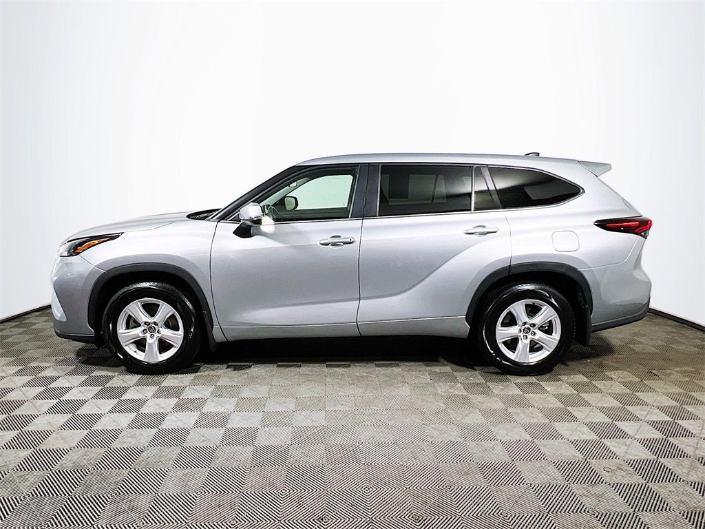 Certified 2024 Toyota Highlander LE image 5