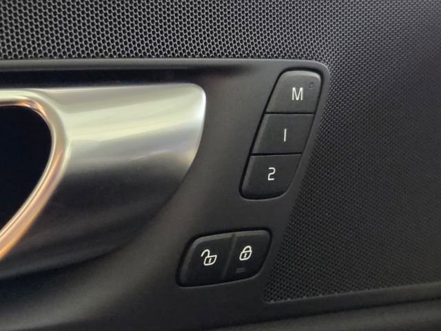 Certified 2025 Volvo XC60 B5 Plus image 40